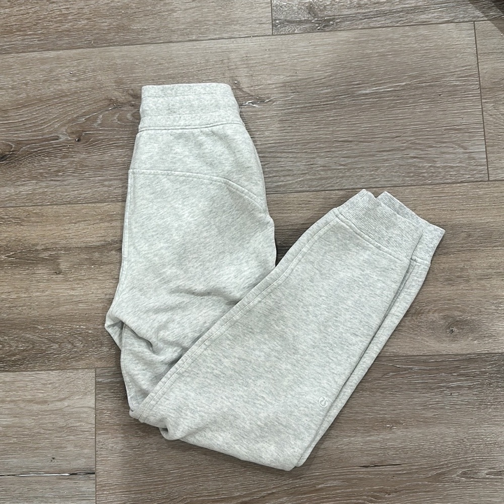 LULULEMON Women’s Scuba High-Rise Jogger in Ultra Light Grey - Picture 4 of 6